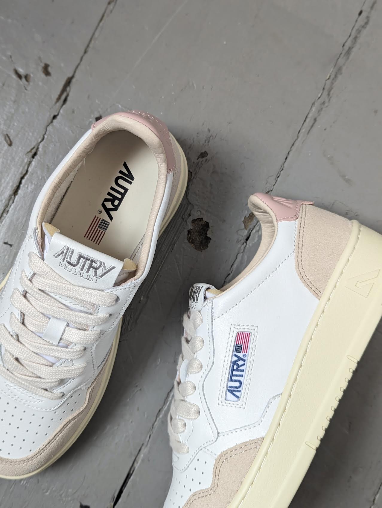 Autry - Medalist White & Pink Leather Sneakers