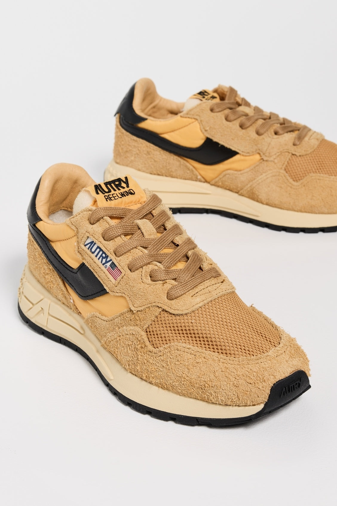 Reelwind Low Sneakers in Taffy Suede and Black