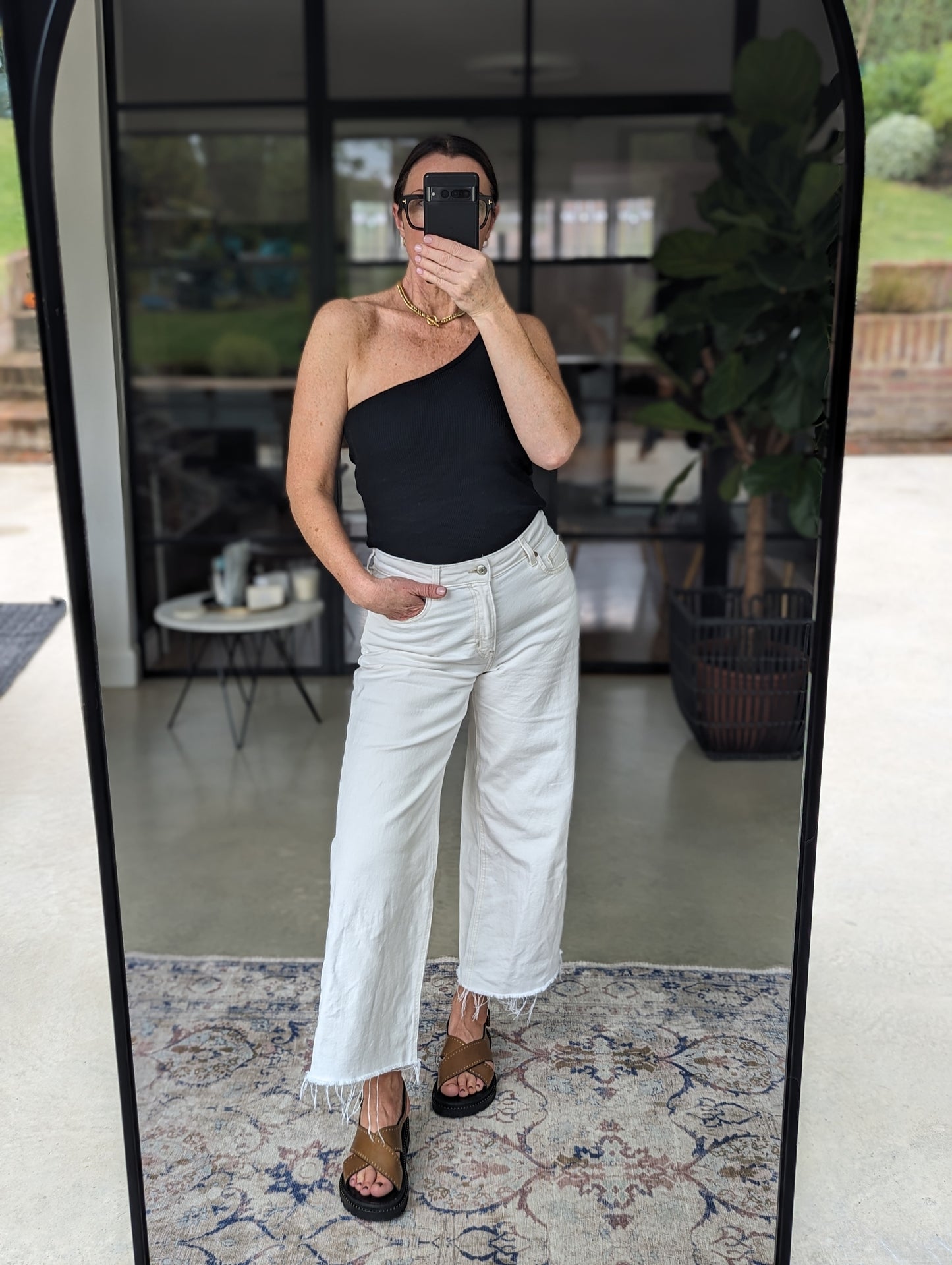 Tresia One-Shoulder Black Tank