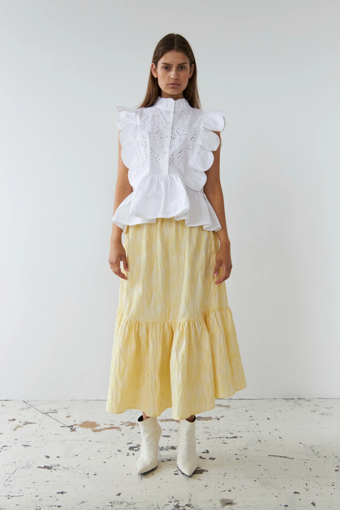 Stella Nova - White Scallop Broderie Anglaise Blouse - Image 2