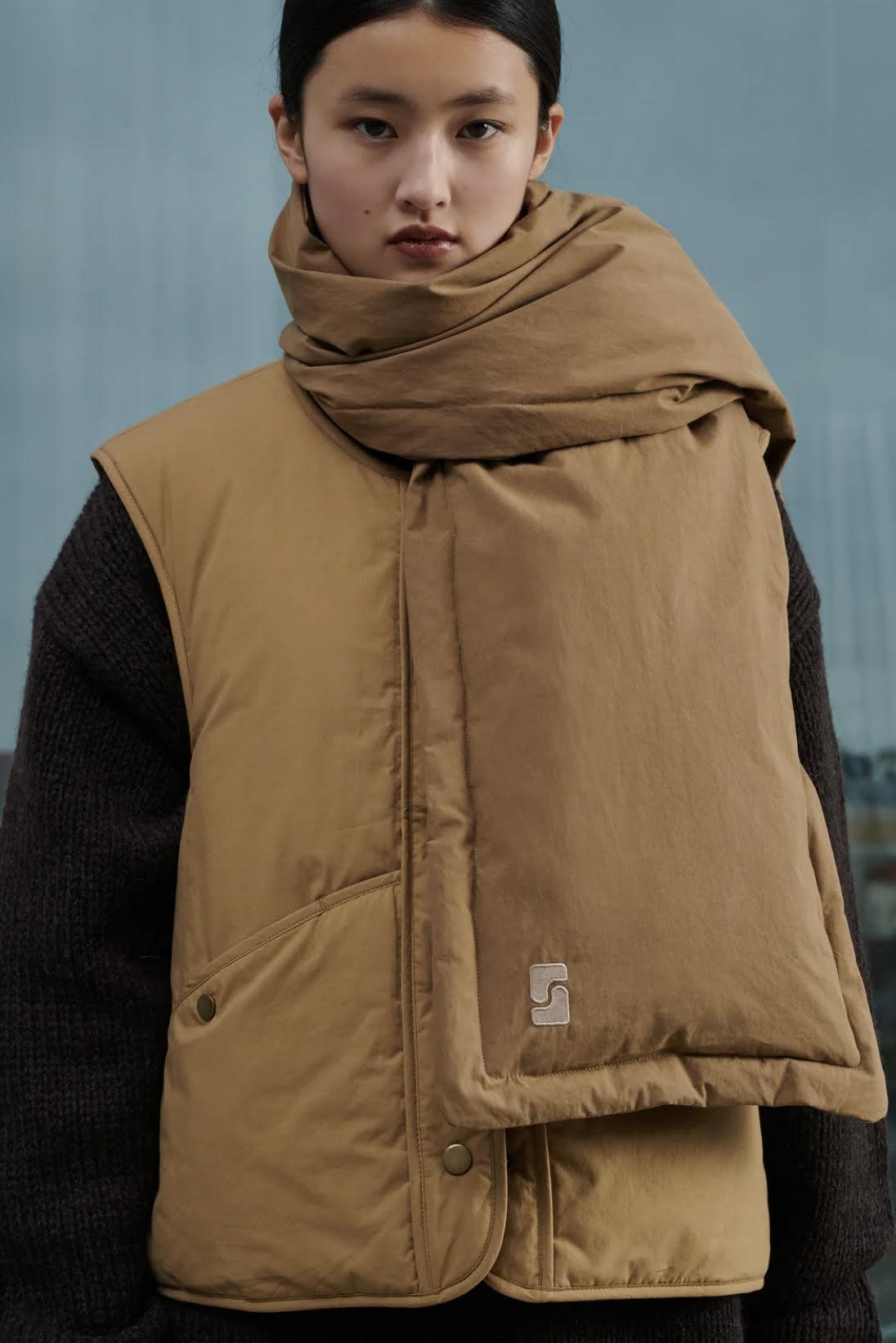 Soeur - Beige Water-Repellent Padded Scarf - 32 The Guild