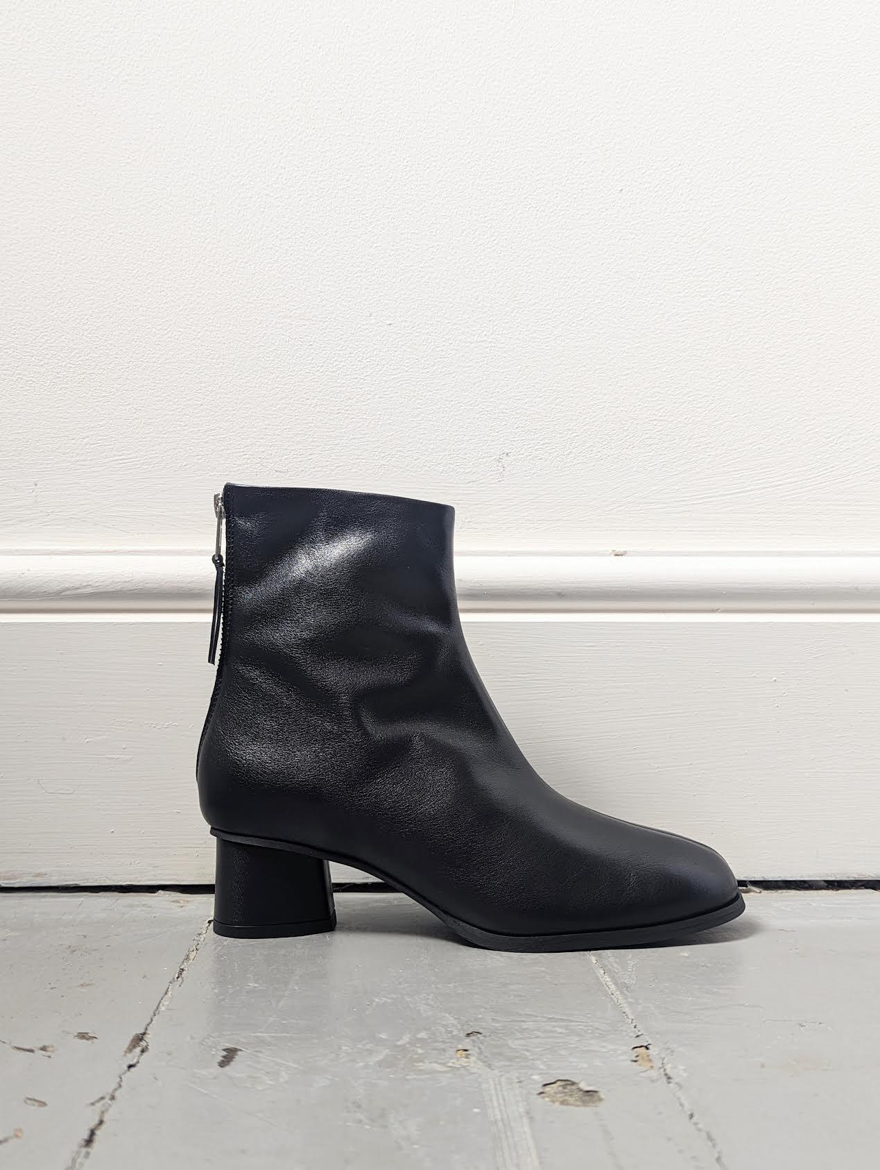 Samsoe Samsoe - Emma Black Leather Zip Boots - 32 The Guild