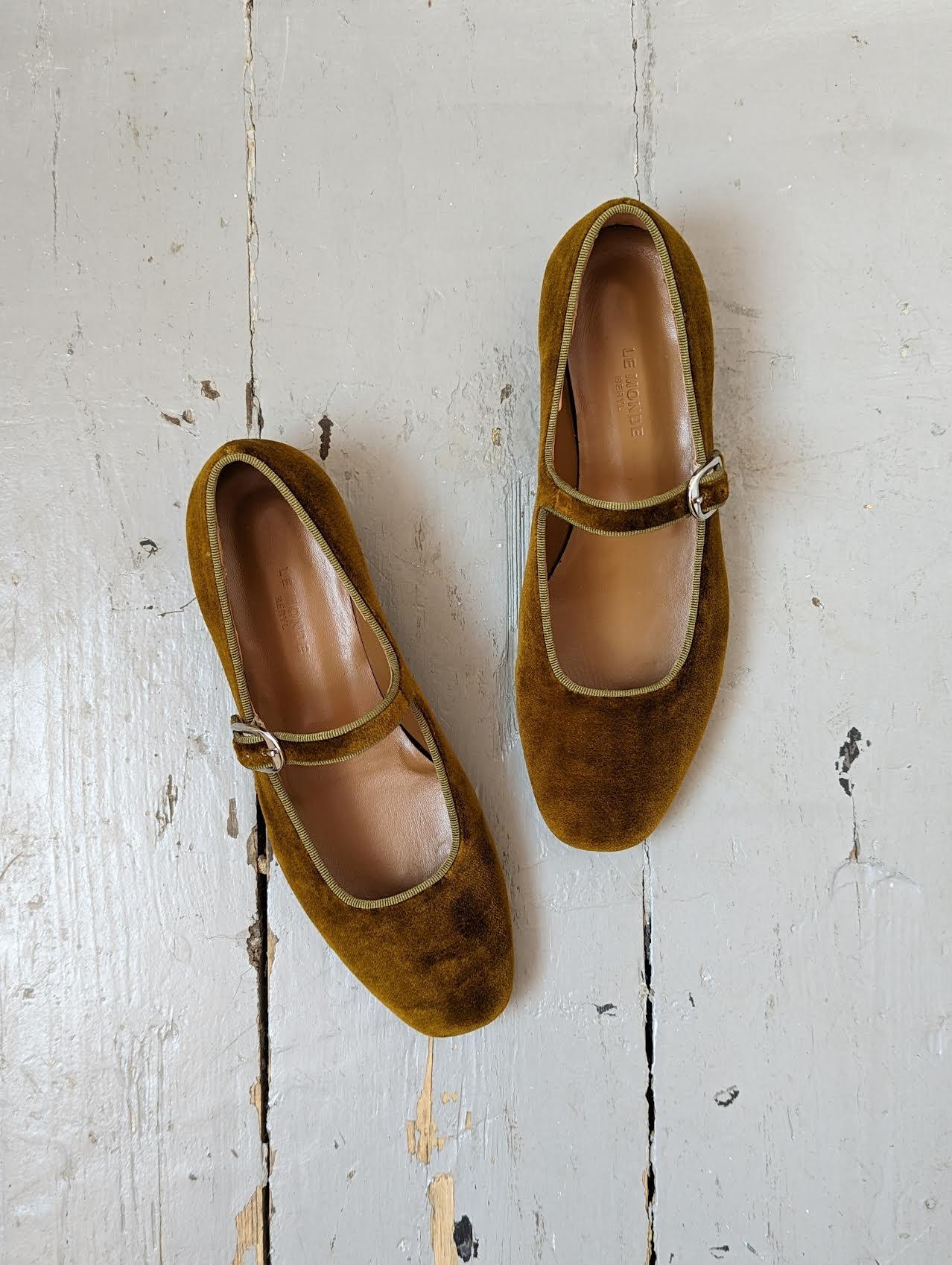 Le Monde Béryl - Mary Jane Tobacco Velvet Shoes - 32 The Guild