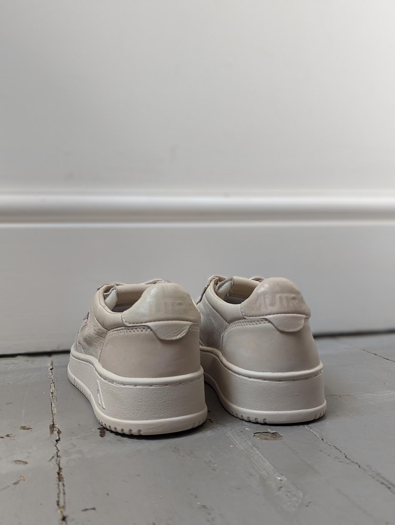 Autry - Medalist Goatskin Swan White Leather Sneakers - 32 The Guild