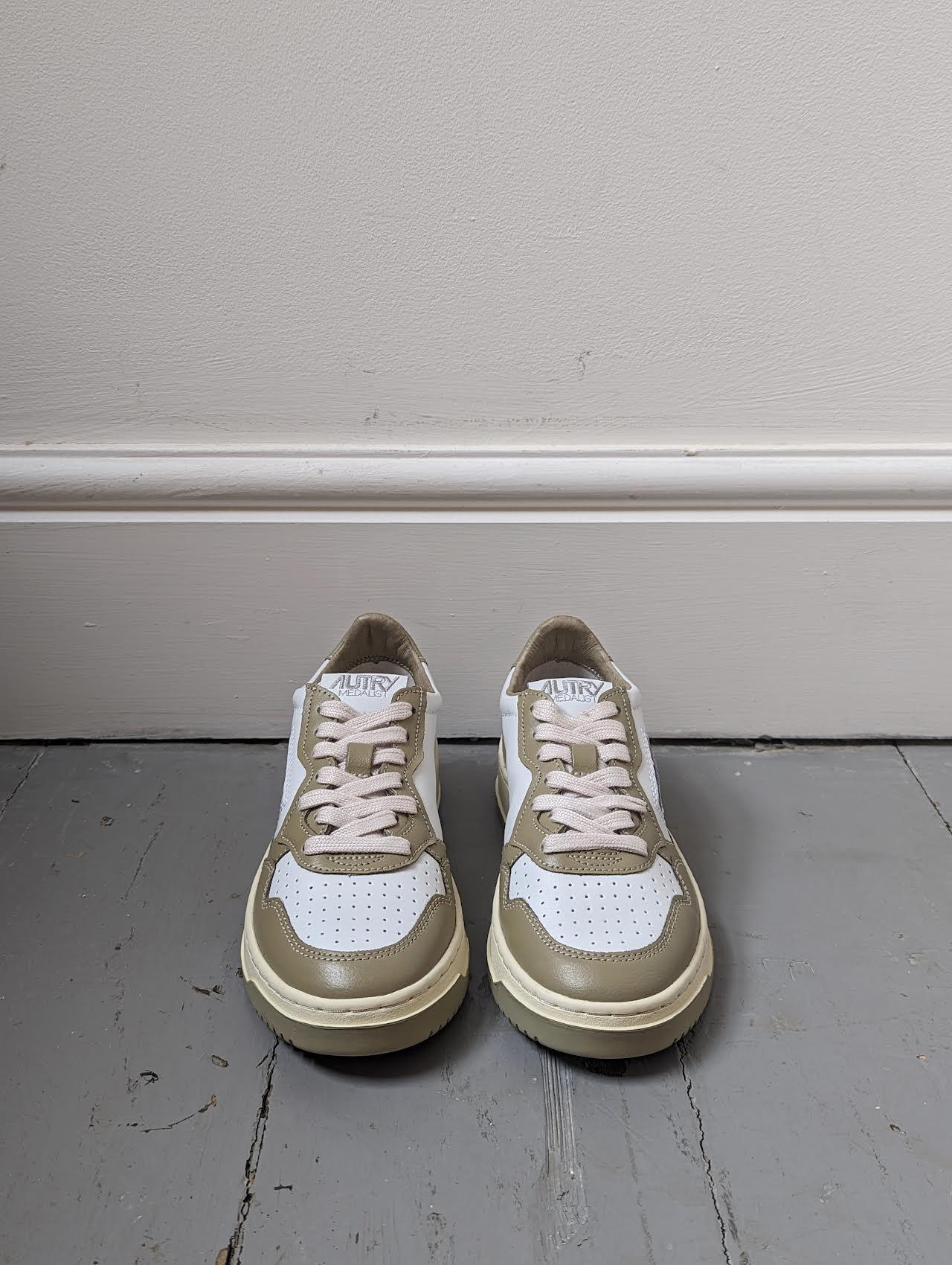 Autry - Medalist White & Light Khaki Sneakers - 32 The Guild