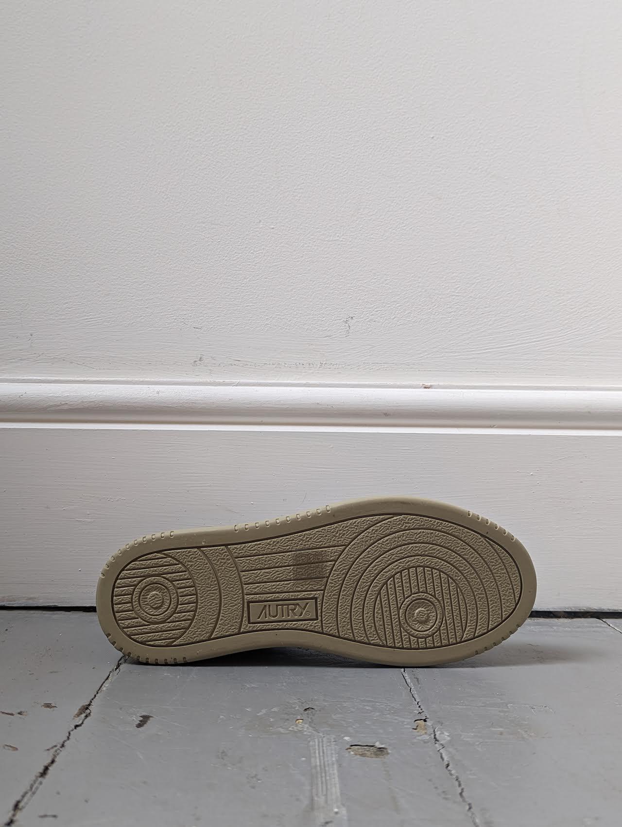 Autry - Medalist White & Light Khaki Sneakers - 32 The Guild