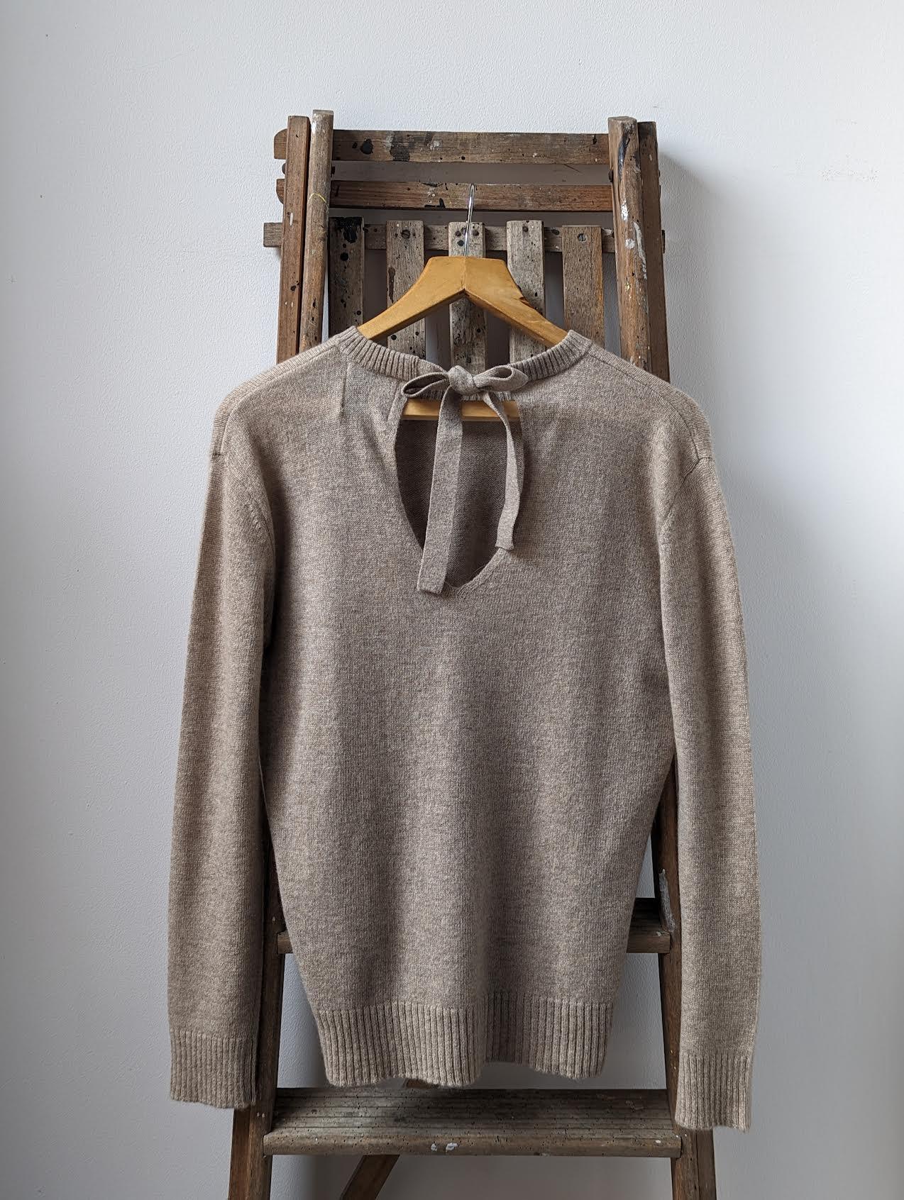 Jumper 1234 - Oatmeal Bow-Back Cashmere Knit - 32 The Guild