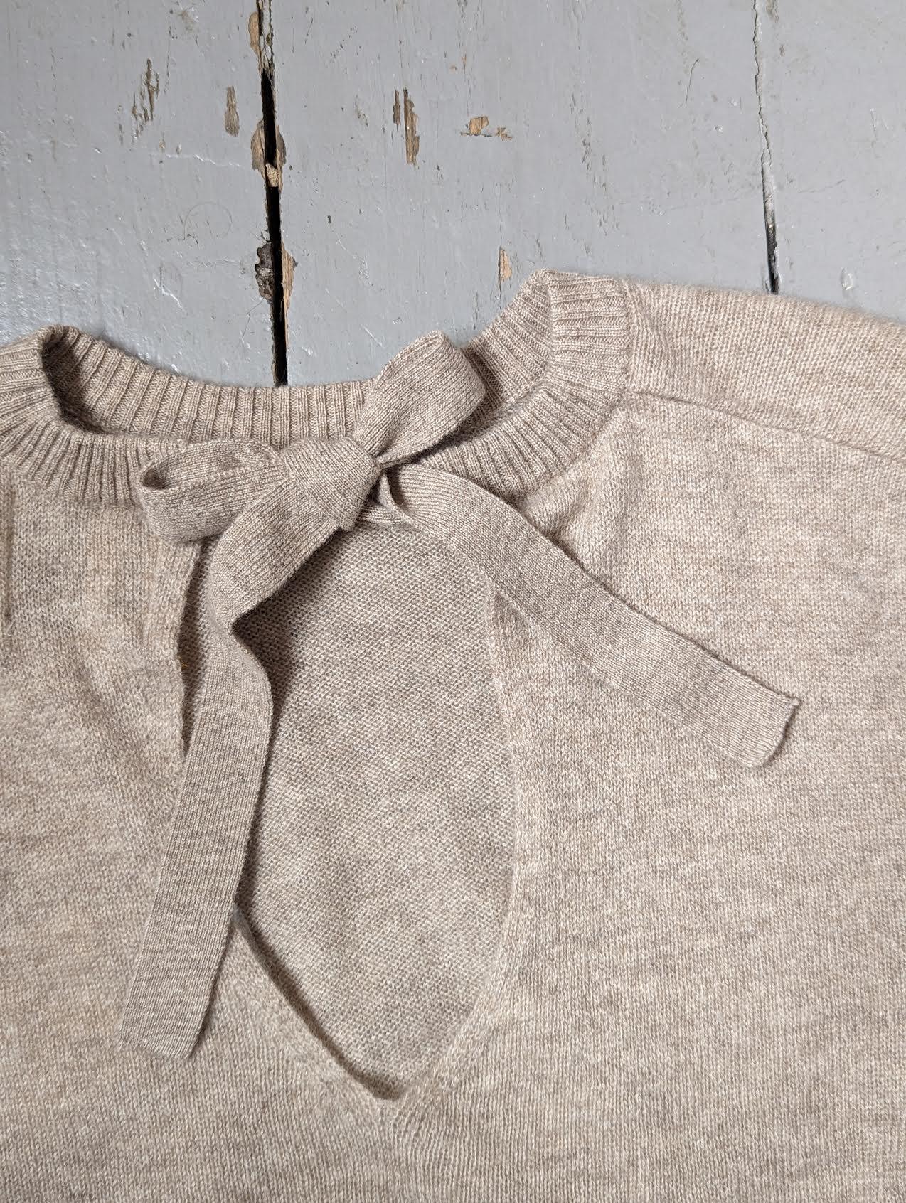 Jumper 1234 - Oatmeal Bow-Back Cashmere Knit - 32 The Guild