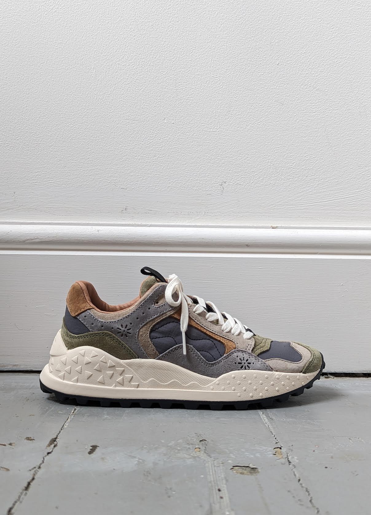 Flower Mountain - Yamawashi Stone Sneakers - 32 The Guild