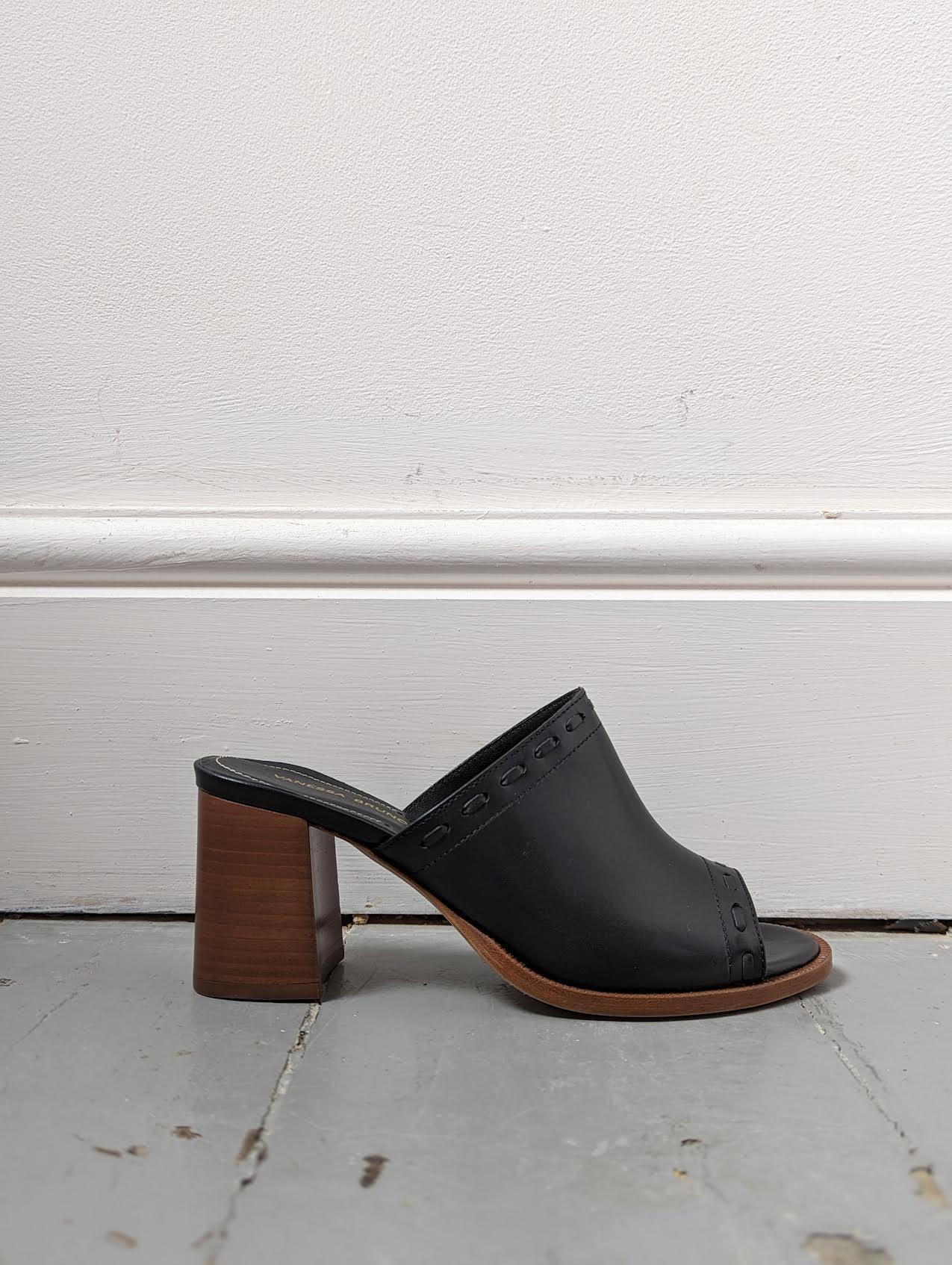 Vanessa Bruno - Black Leather Open Mule Sandals - 32 The Guild