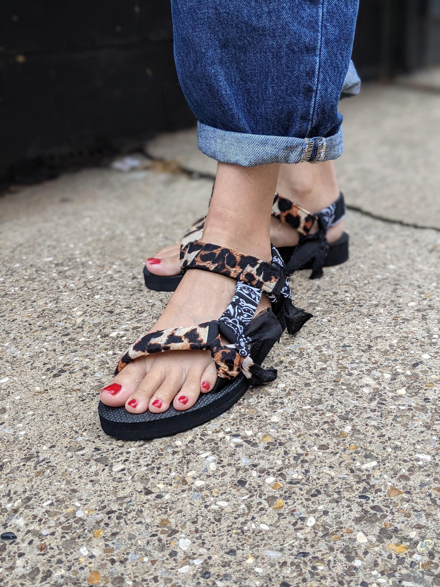 arizona love leopard black bandana trekky sandals