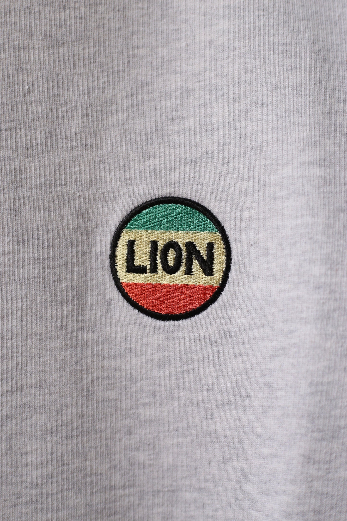 Lion Badge Ash Sweatshirt - 32 The Guild