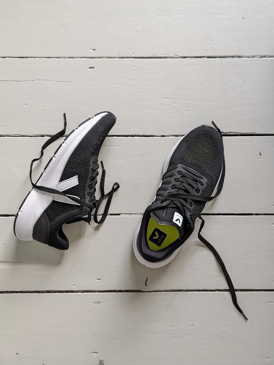 Veja - Marlin Black & White Sneakers - 32 The Guild