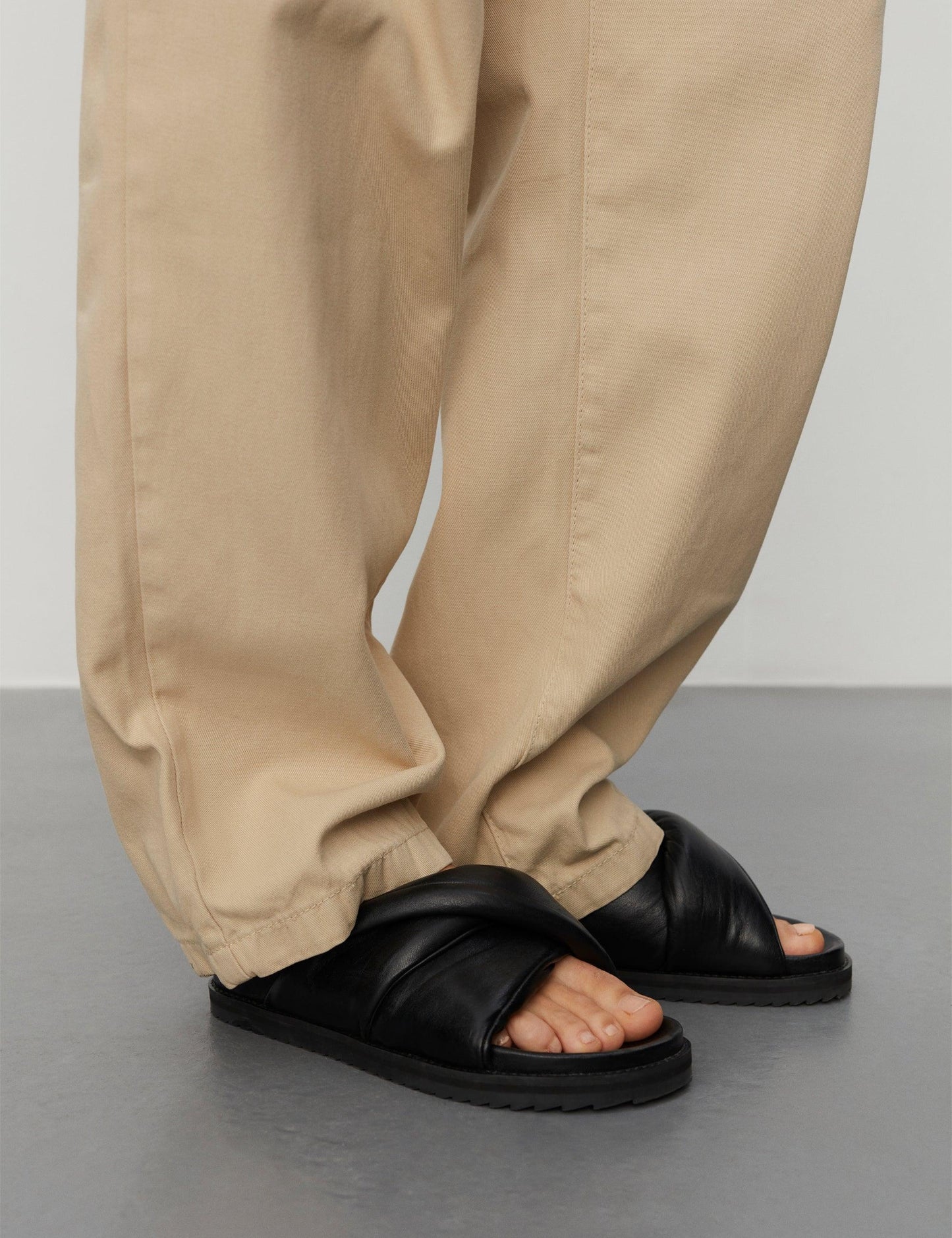 DAY BIRGER - Nairobi Black Leather Padded Twist Sandals - 32 The Guild
