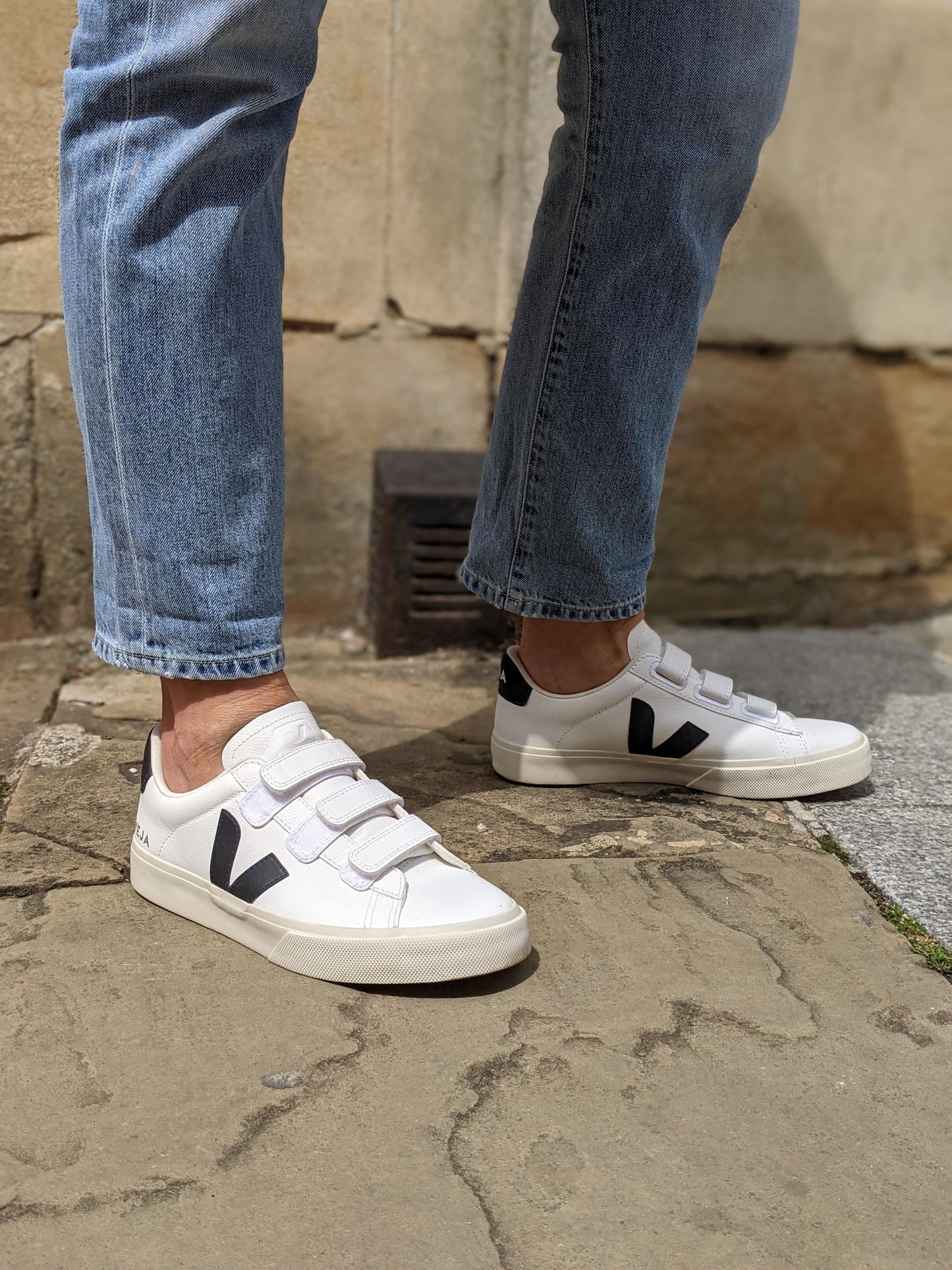 Veja - Recife White & Black Leather Velcro Sneakers - 32 The Guild