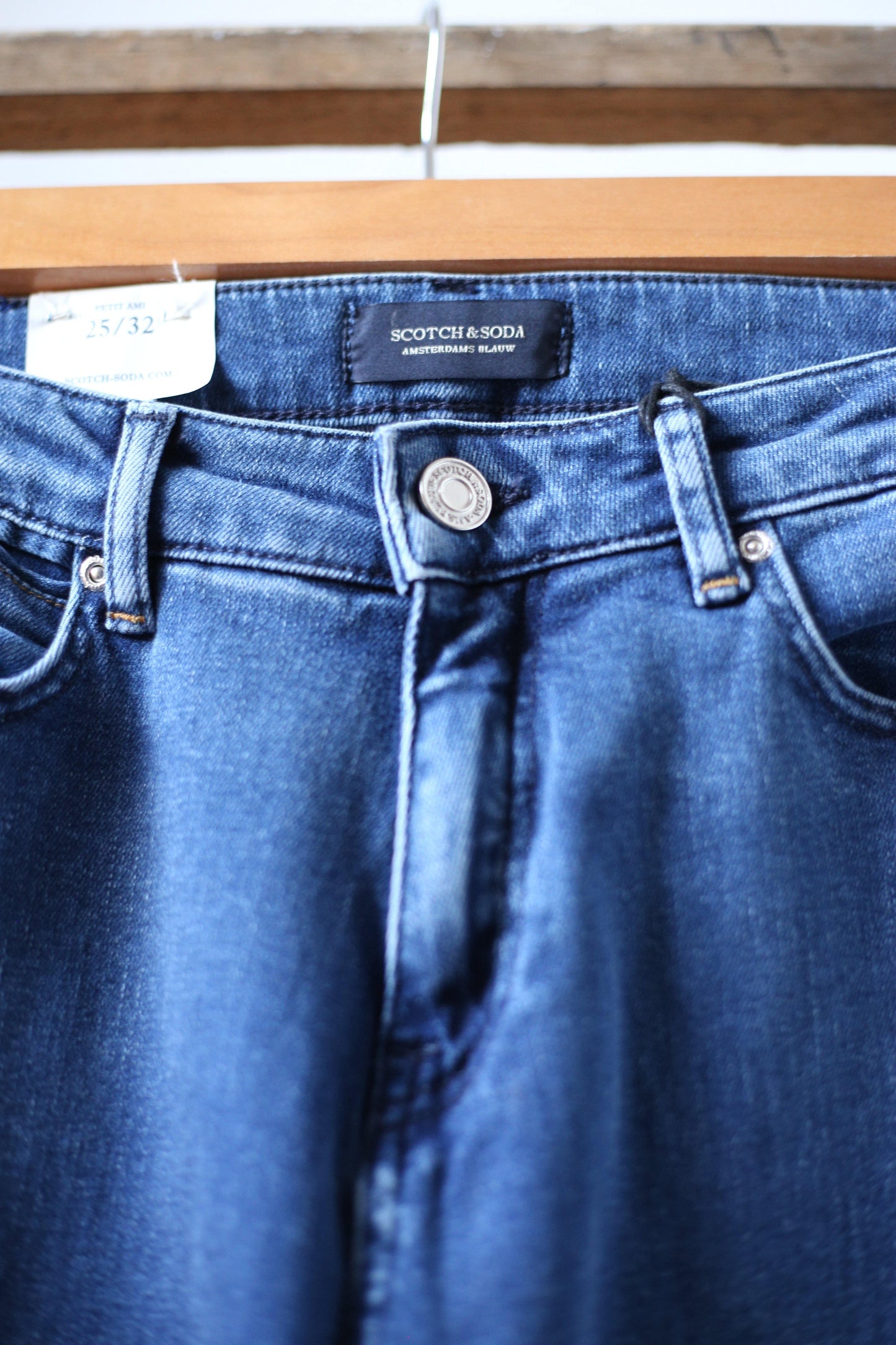 Side Panel Petit Ami Slim Boyfriend Jeans - 32 The Guild
