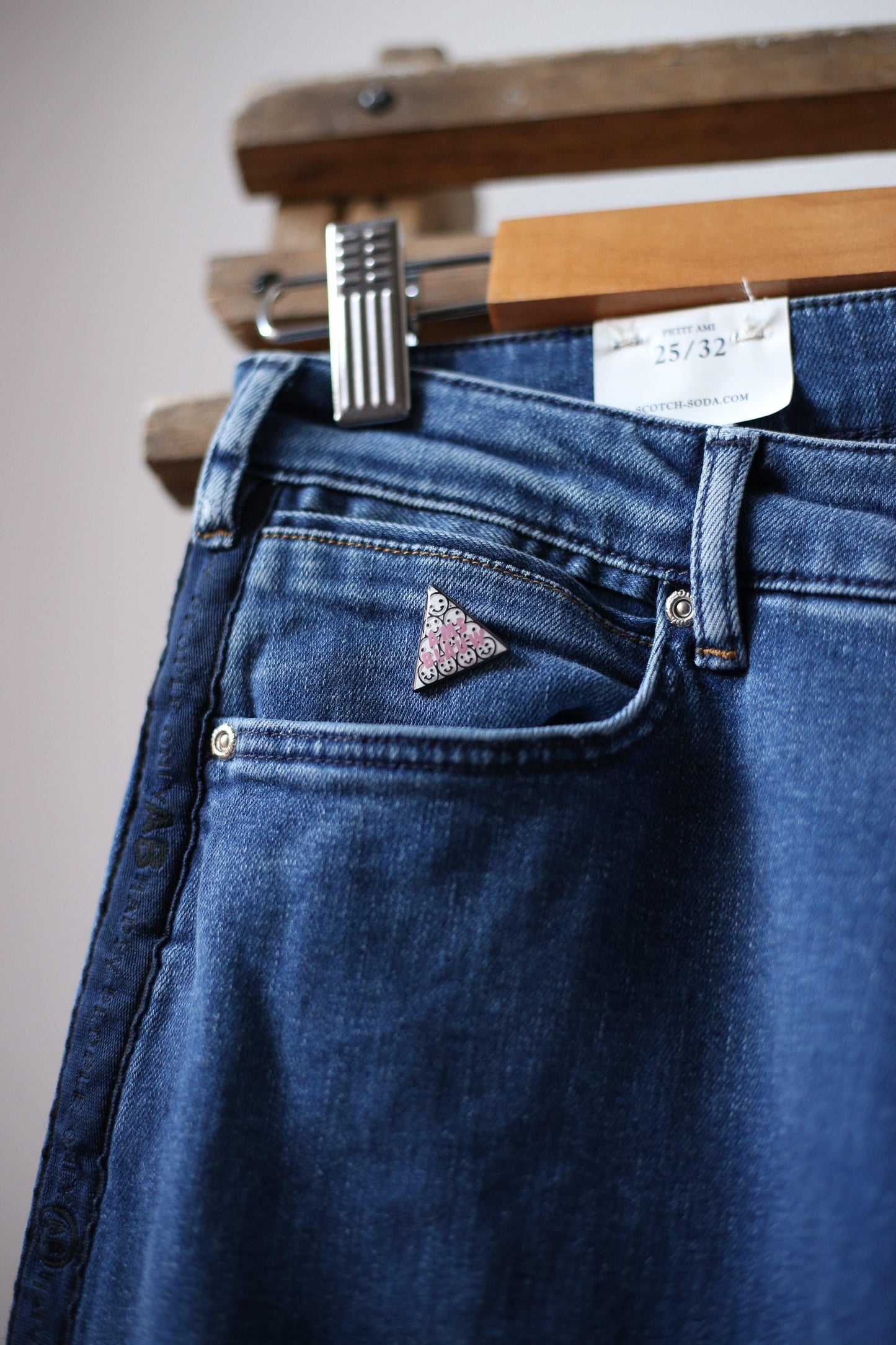 Side Panel Petit Ami Slim Boyfriend Jeans - 32 The Guild