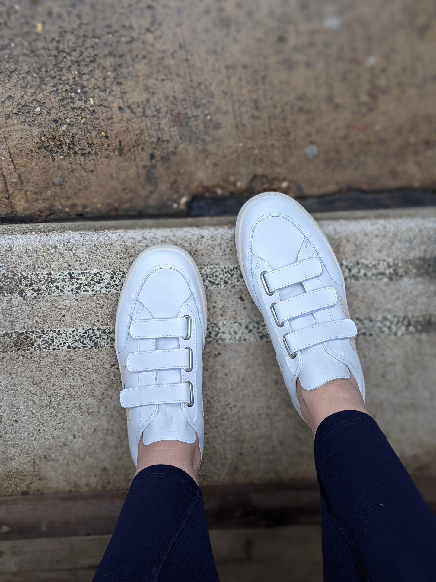 veja vlock whit sable velcro sneakers