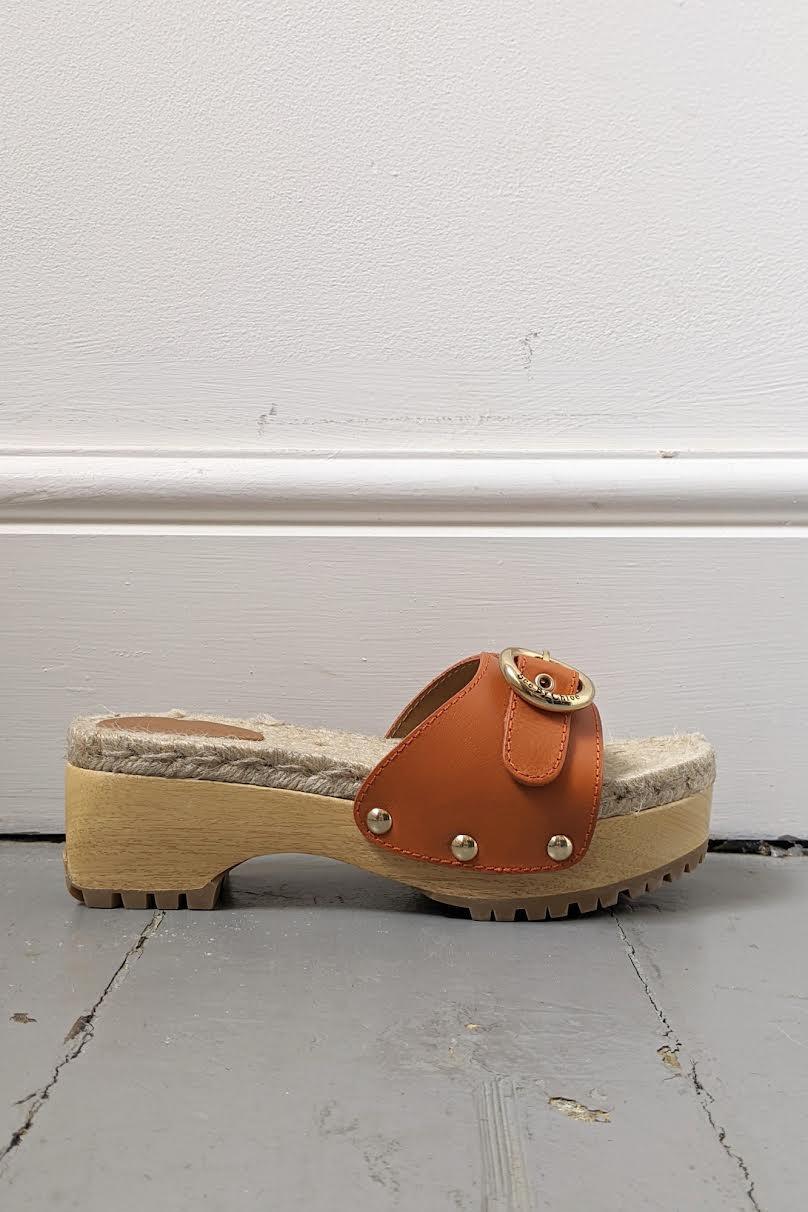 See By Chloe - Viviane Sunset Tan Clog Sandals - 32 The Guild
