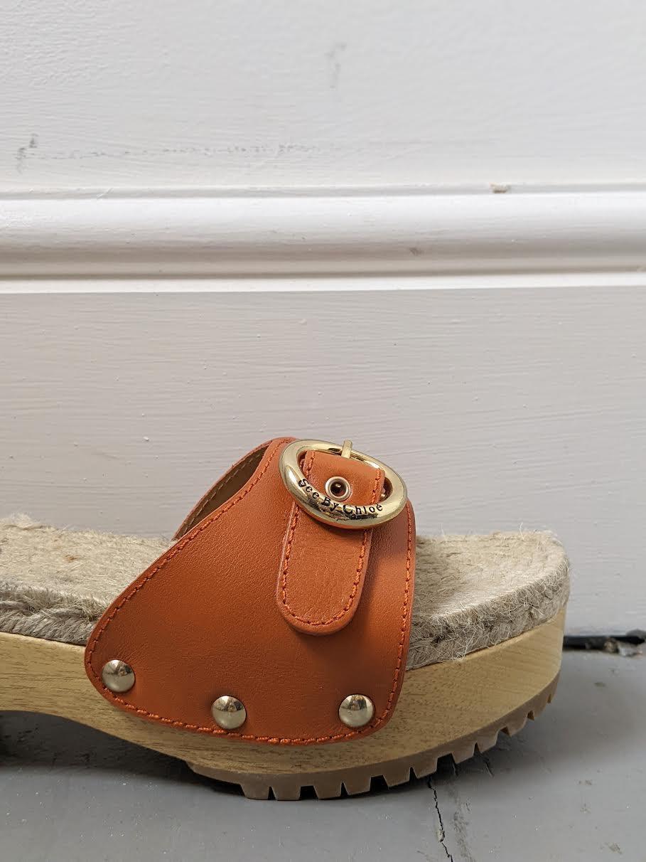 See By Chloe - Viviane Sunset Tan Clog Sandals - 32 The Guild