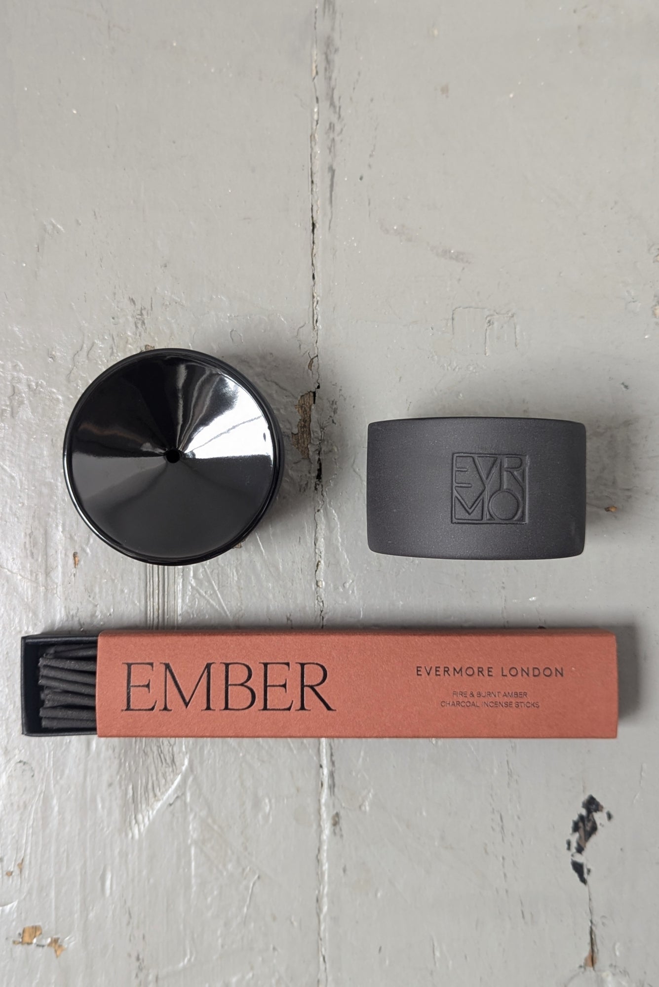 Ember Incense Sticks / Porcelain Holder