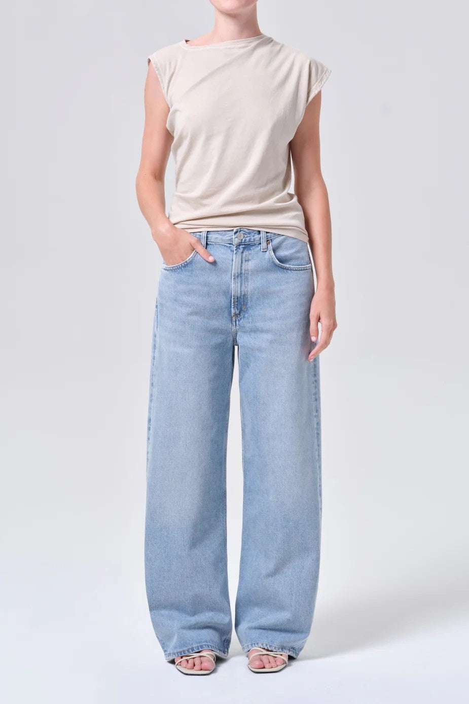 Low Curve Force Jeans
