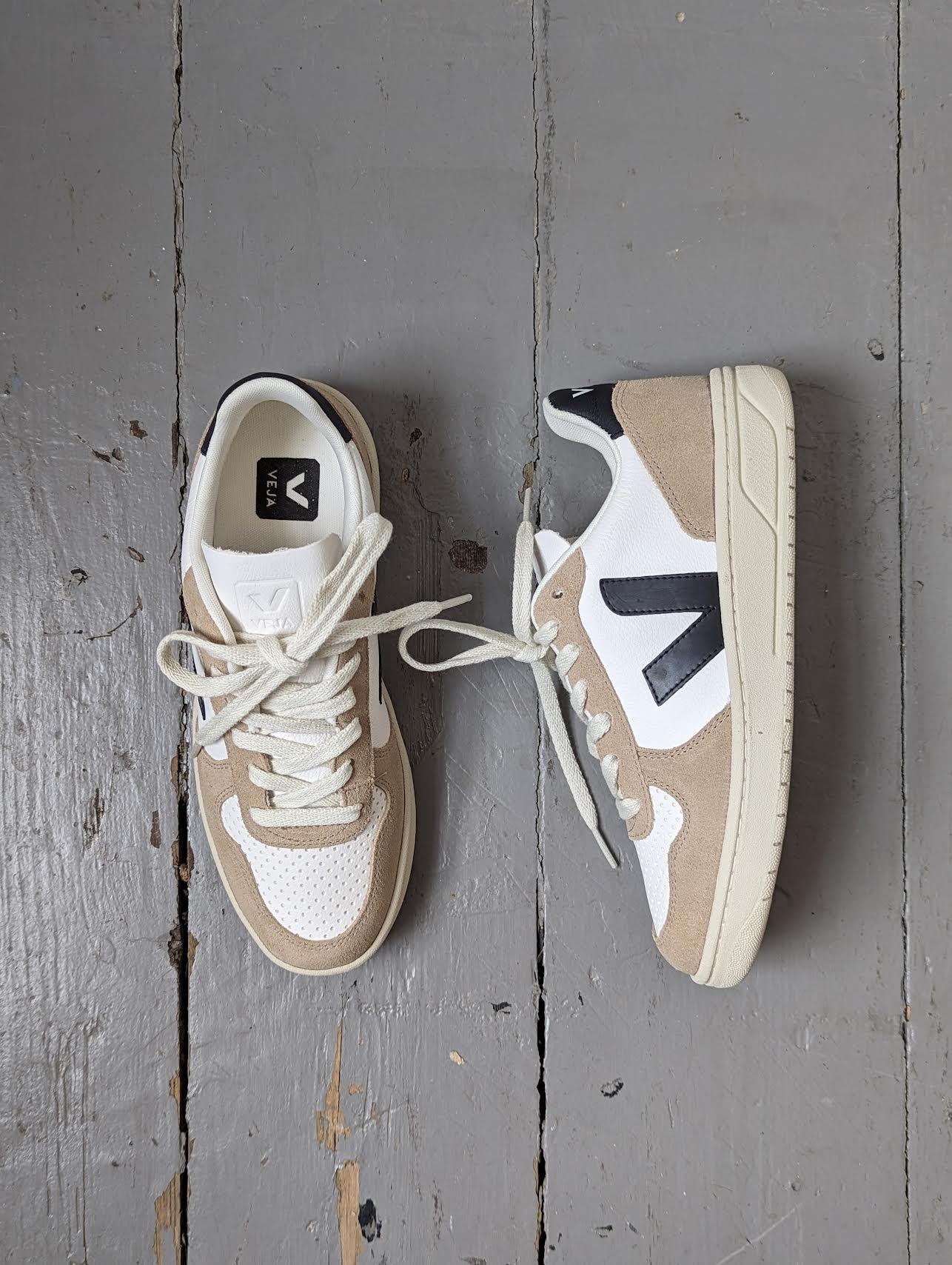 Veja - V10 White & Black Sahara Sneakers - 32 The Guild