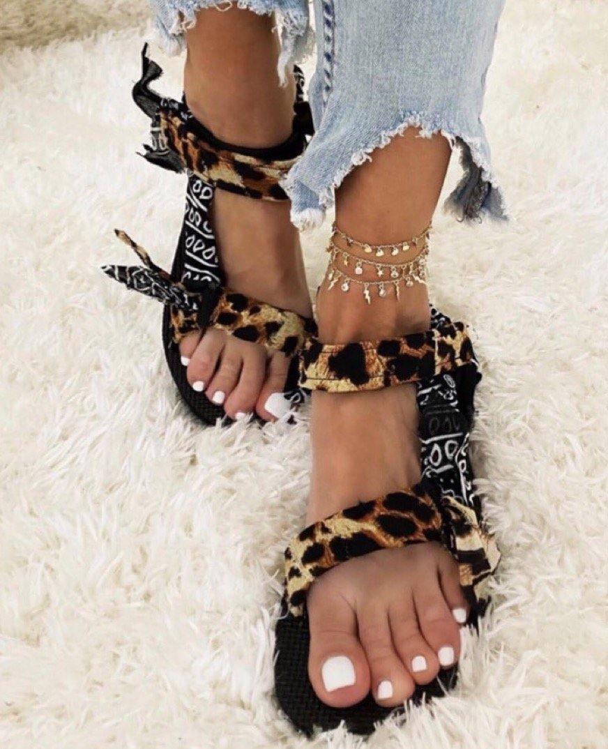 arizona love leopard black bandana trekky sandals