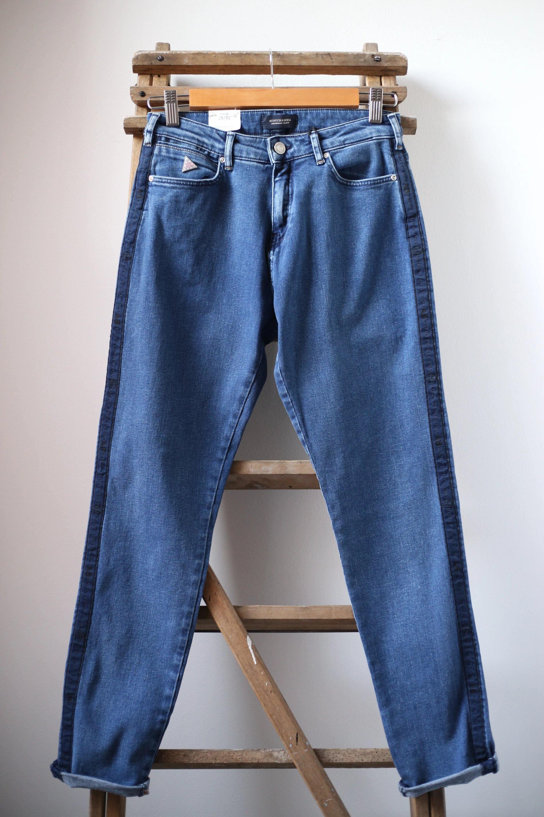 Side Panel Petit Ami Slim Boyfriend Jeans - 32 The Guild