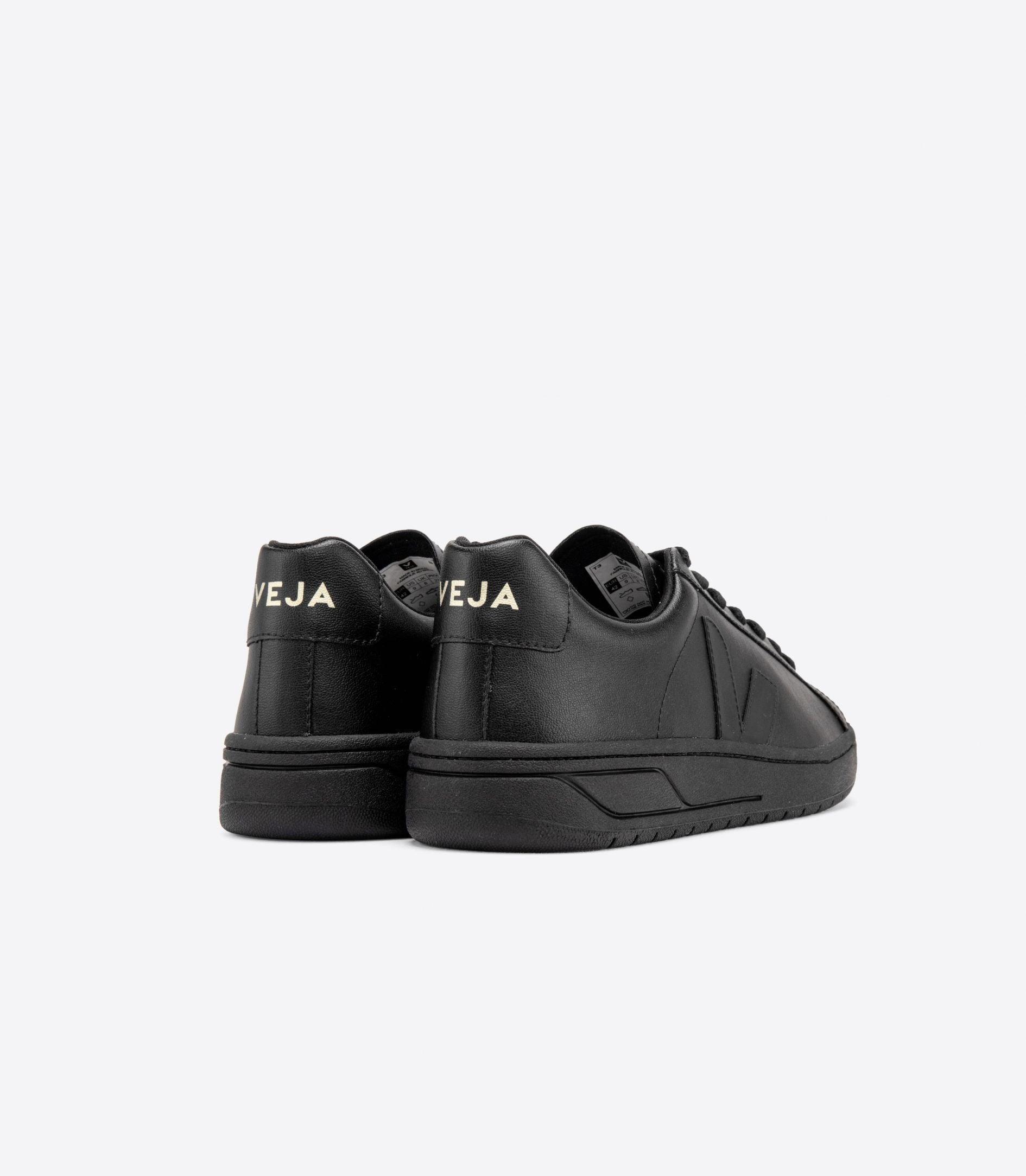 Veja - Urca Full Black Vegan Sneakers - 32 The Guild 